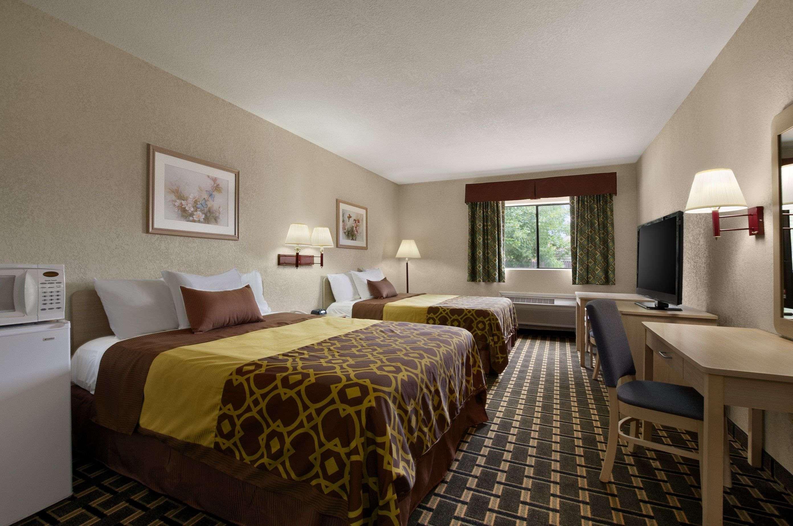 Days Inn By Wyndham צ'יילדרס מראה חיצוני תמונה