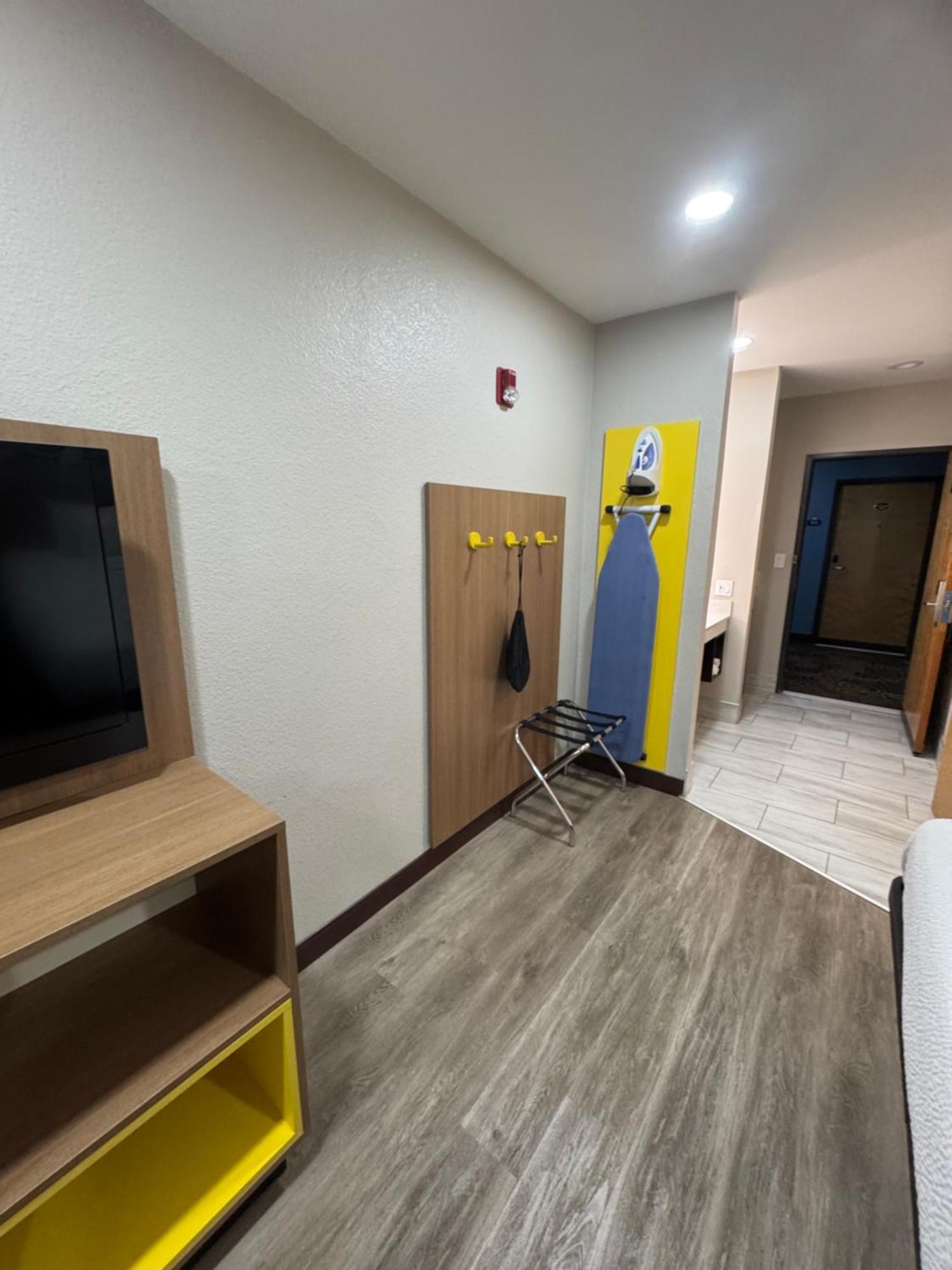 Days Inn By Wyndham צ'יילדרס מראה חיצוני תמונה
